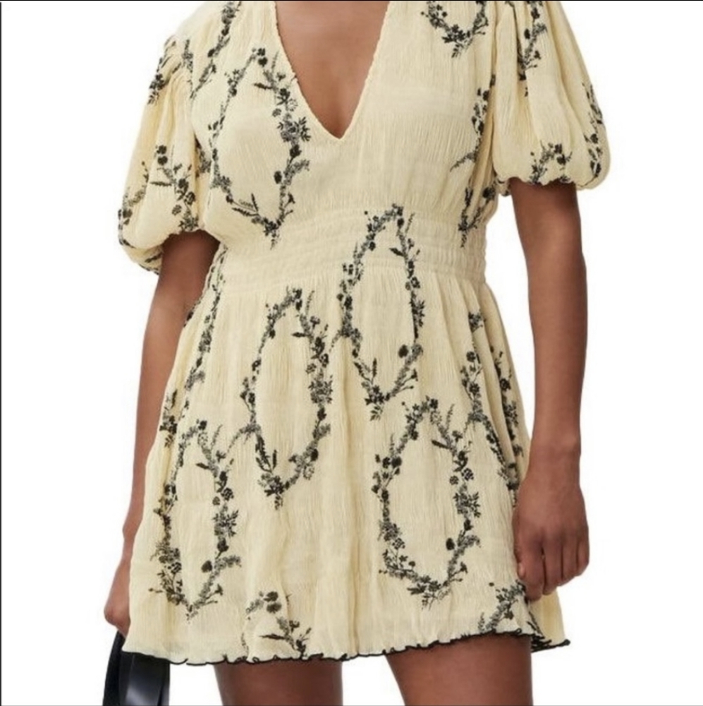 GANNI - short sleeve pleated gorgeous mini dress floral shadow